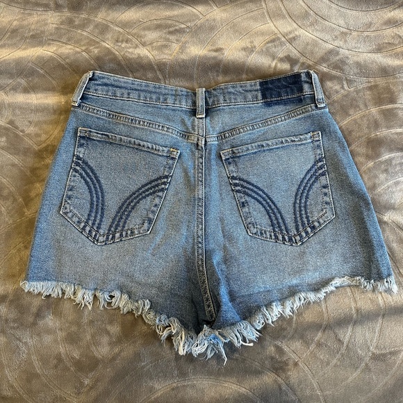 Hollister Ultra High rise Mom short - Picture 2 of 3